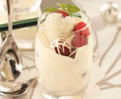 Крем шампанско с ягоди