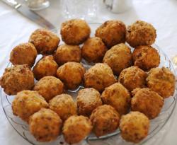 Оризови топчета с лют сос