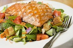 Салата със сьомга