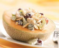 Пилешка салата в пъпеш