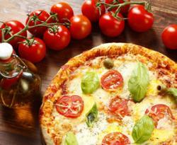 Пица с домати и сирене