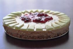 Меден чийзкейк с бадеми