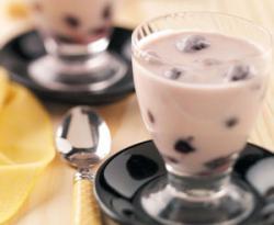 Кисело мляко с череши